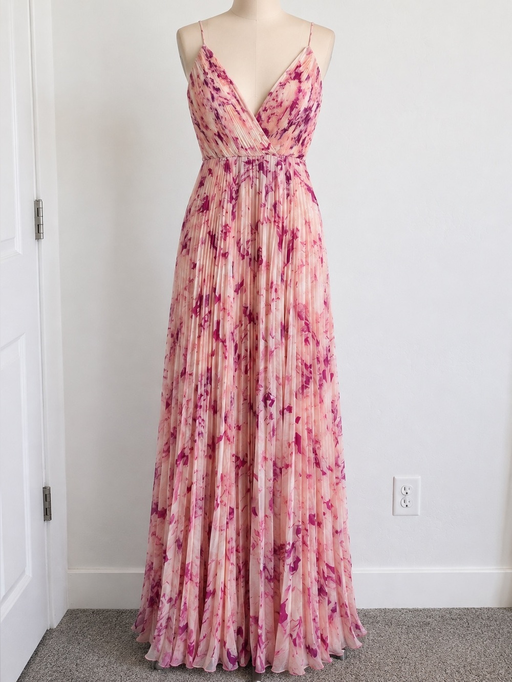 Monique Lhuillier Pink Floral Pleated Chiffon Maxi Gown Est Size 4 NWOT
